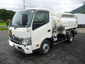 日野３ｔワイドタンクローリー　新古車　日野／新明和