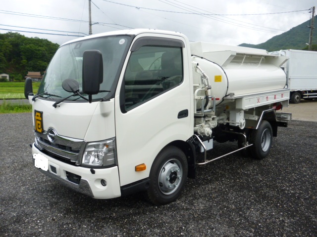 日野３ｔワイドタンクローリー　新古車　日野／新明和