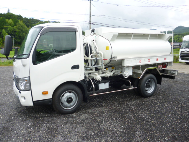 日野３ｔワイドタンクローリー　新古車　日野／新明和