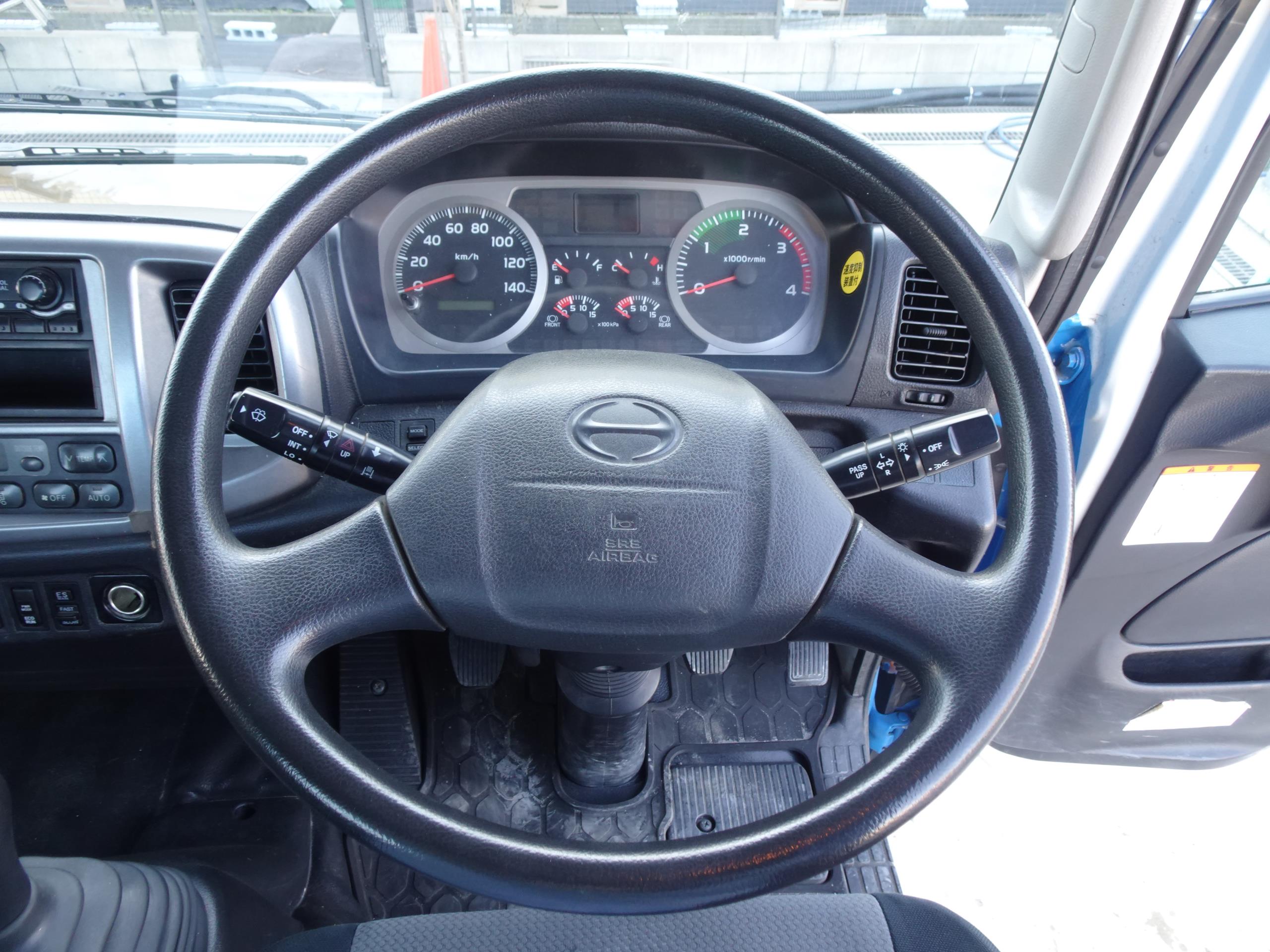 日野増トンミキサー車3.2立米／カヤバ