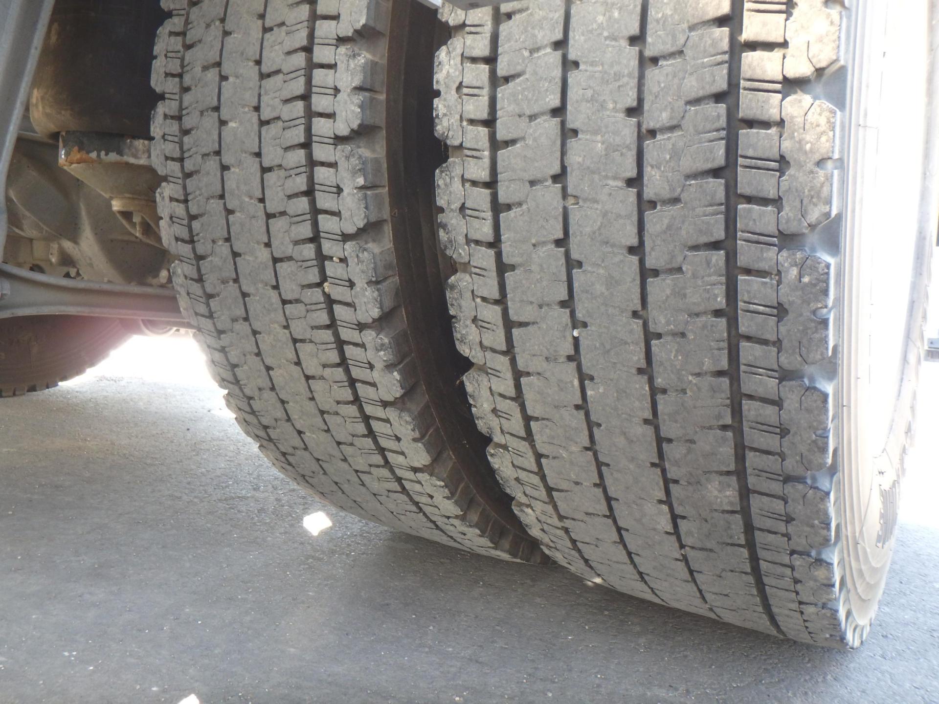 UD11.5tトラクタ／ローリー用ポンプ付きMT