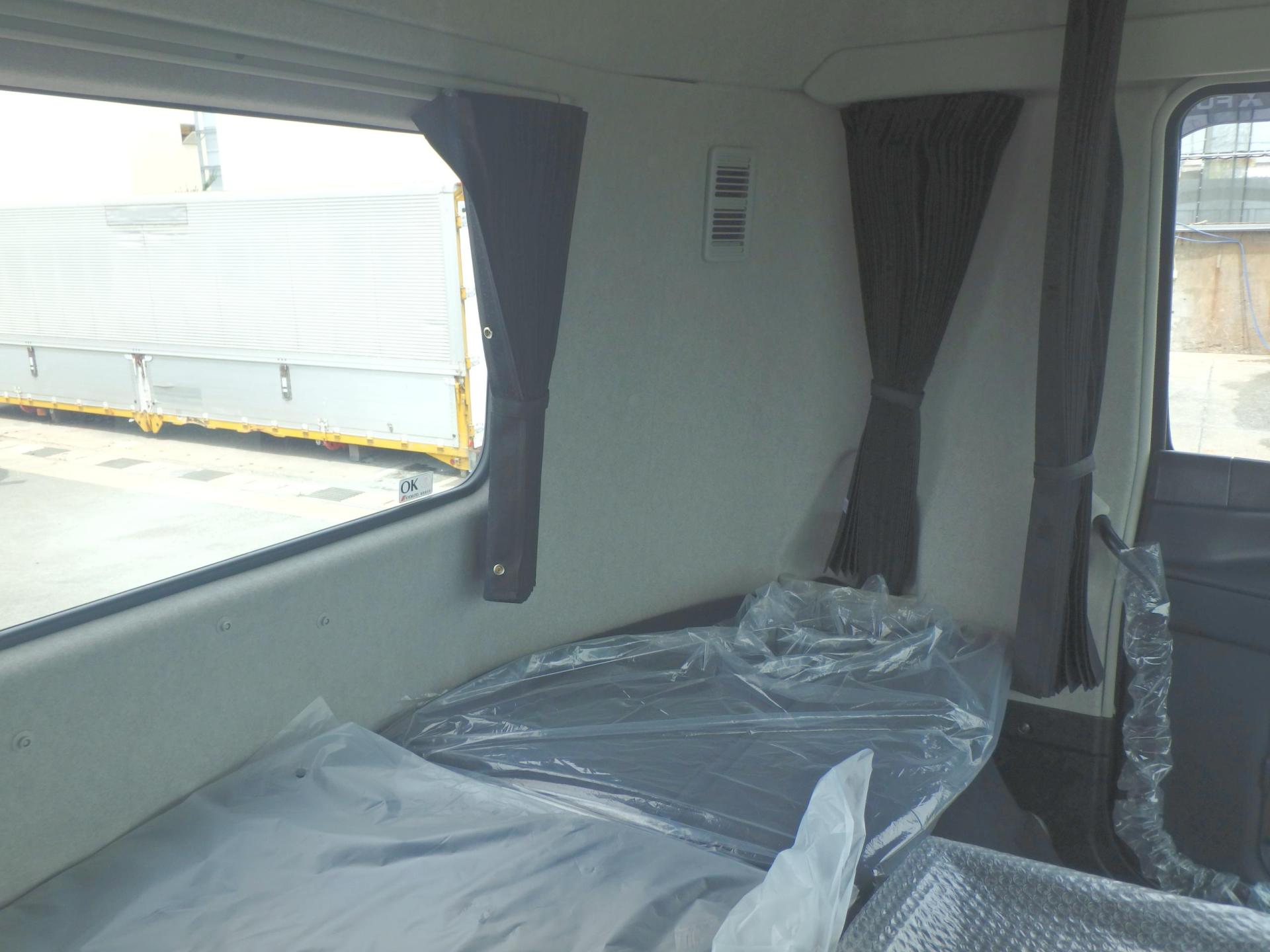三菱２５t粉粒体運搬車／極東開発製