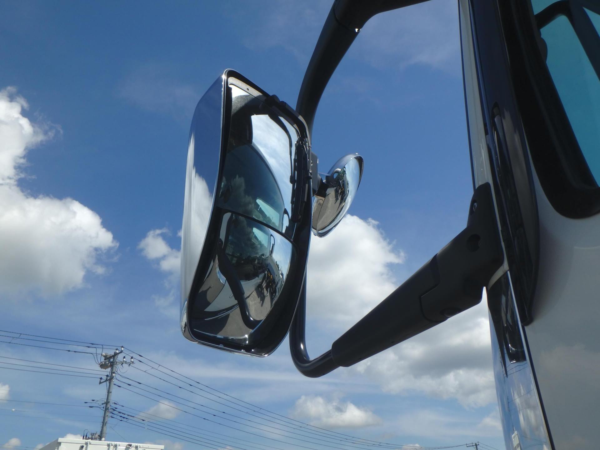 三菱２５t粉粒体運搬車／極東開発製